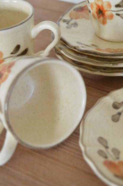 Ensemble tasses à café et leurs soucoupes