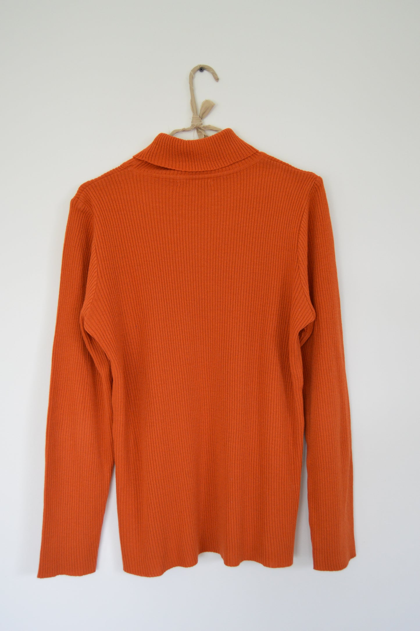 Pull col roulé côtelé orange/rouille Taille 40