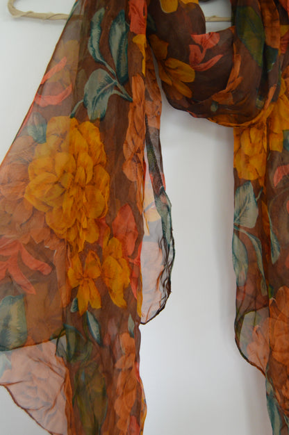 Foulard imprimé floral aux couleurs d'automne