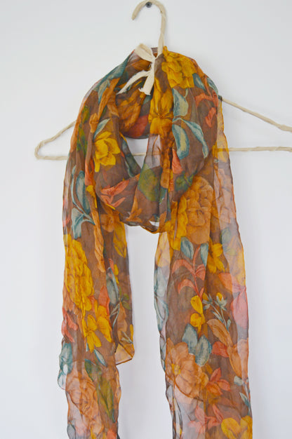 Foulard imprimé floral aux couleurs d'automne